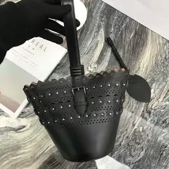 알라이아 펀칭 플라워 버킷백