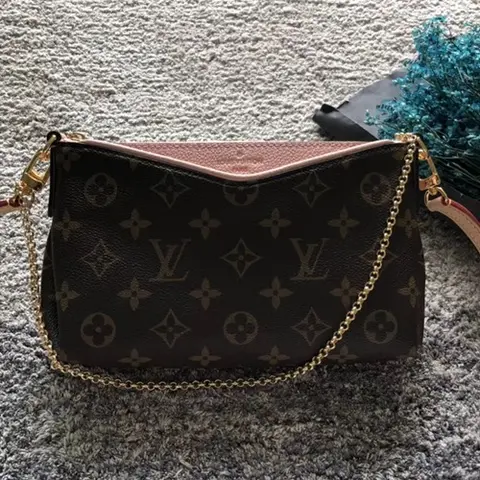루이비통 Pallas Clutch Shoulder Bag, 23cm 명품 - 명품하우스