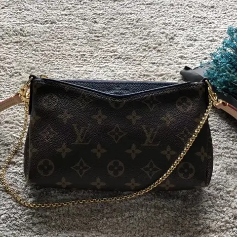 루이비통 Pallas Clutch Shoulder Bag, 23cm 명품 - 명품하우스