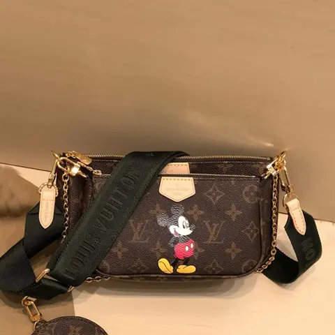 루이비통 2020 Pochette Favorite Monogram Shoulder Bag , 25cm 명품 - 명품하우스