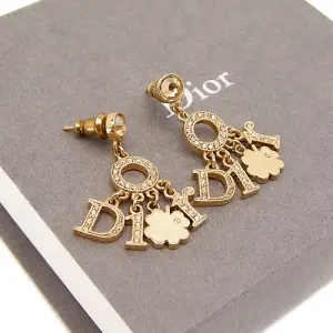 디올 26071 Christian Dior 디올골드 스트라스 레터링 귀걸이 명품 - 명품하우스