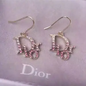 디올 Earring 150622002 명품 - 명품하우스