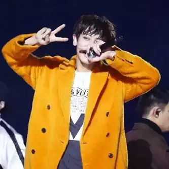 루이비통 루이비통 하프 화이트 티셔츠(엑소 찬열 착용 상품) 명품 - 명품하우스