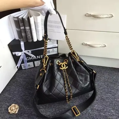 샤넬 샤넬 드로스트링 핸드백 CH A93855 명품 - 명품하우스