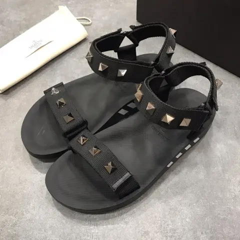 발렌티노 발렌티노 스터드 벨크로 샌들 19070440 명품 - 명품하우스