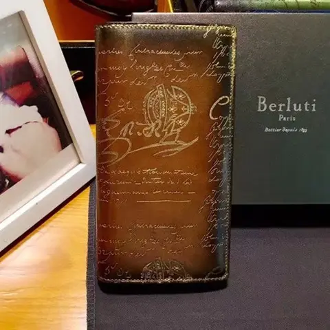 벨루티 벨루티 상탈 레더 장지갑 santal scritto tobacco bis 21090742 명품 - 명품하우스
