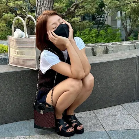 샤넬 샤넬 31 미니 토트백 버건디 & 블랙 AS4133 23A 명품 - 명품하우스