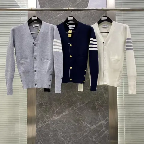 톰 브라운 톰브라운 코튼 크레이프 V 넥 4 바 카디건 FKC207A00219415 명품 - 명품하우스