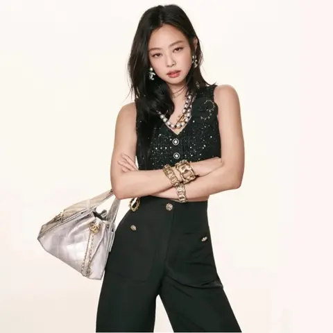샤넬 샤넬 메탈릭 그레인드 카프스킨, 골드 메탈 AS5293 명품 - 명품하우스