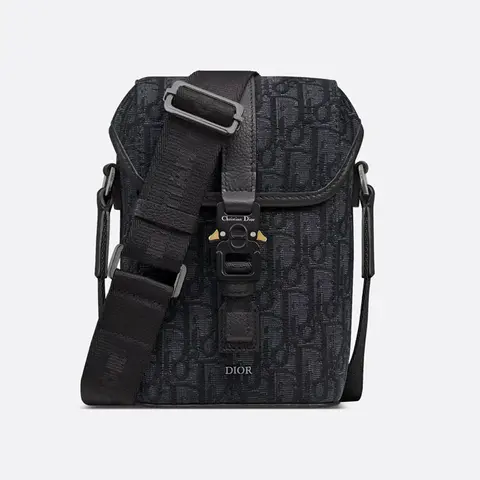 디올 디올 Dior Hit the Road 미니 플랩 버티컬 스트랩백 2HTCA544YKY H03E 명품 - 명품하우스