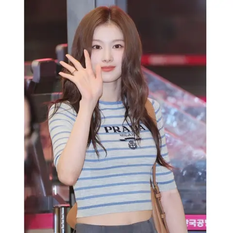 프라다 프라다 슈퍼파인 울 크루넥 스웨터 마블 그레이 페리윙클 블루 P24V1G 11J5 F0VWZ 명품 - 명품하우스