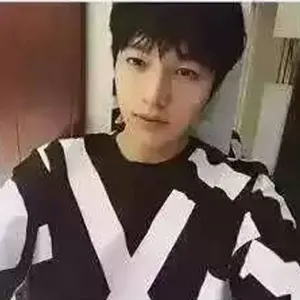 알렉산더 맥퀸 화이트라인 맨투맨(인피니트 엘 착용상품) 명품 | 명품하우스