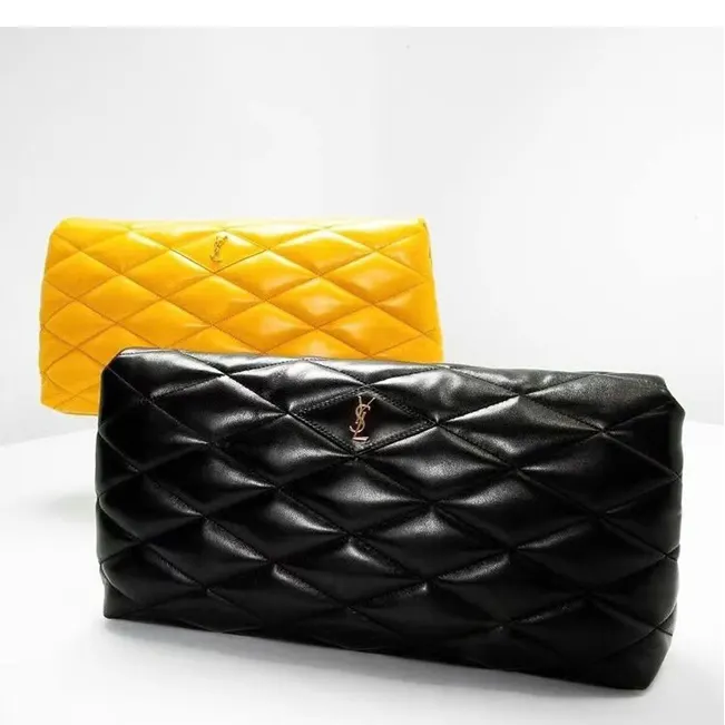생로랑 SADE PUFFER ENVELOPE CLUTCH IN LAMBSKIN 655004 명품 | 명품하우스