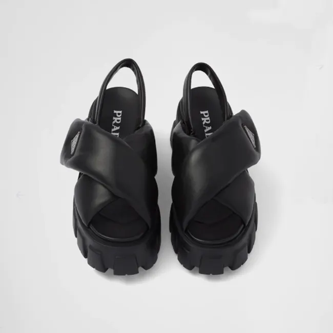 프라다 패딩을 댄 모놀리스 나파 가죽 샌들 23022530 명품 | 명품하우스