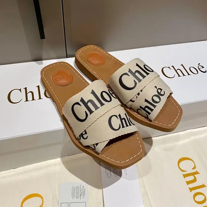 끌로에 우디 플랫 뮬 캔버스 슬리퍼 CHC19U18808 명품 | 명품하우스