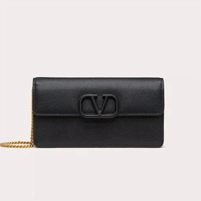 발렌티노 VLOGO SIGNATURE GRAINY CALFSKIN WALLET WITH CHAIN 5W2P0S93RQR 0NO 명품 | 명품하우스