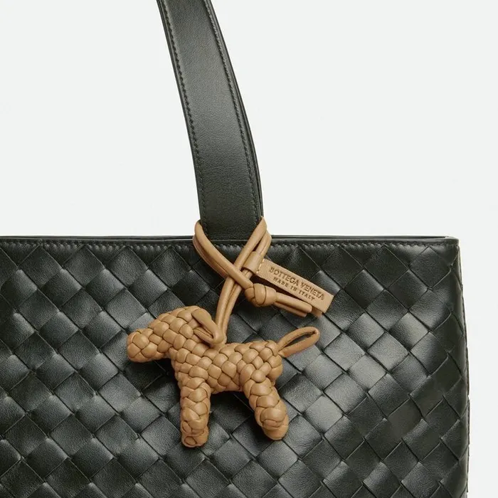 보테가 베네타 도그 참 807068 명품 | 명품하우스